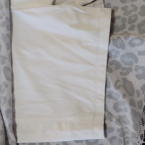 Ladies Swimsuit One Piece With Skirt Black White Pattern Large (12-14) - Picture 5 of 9